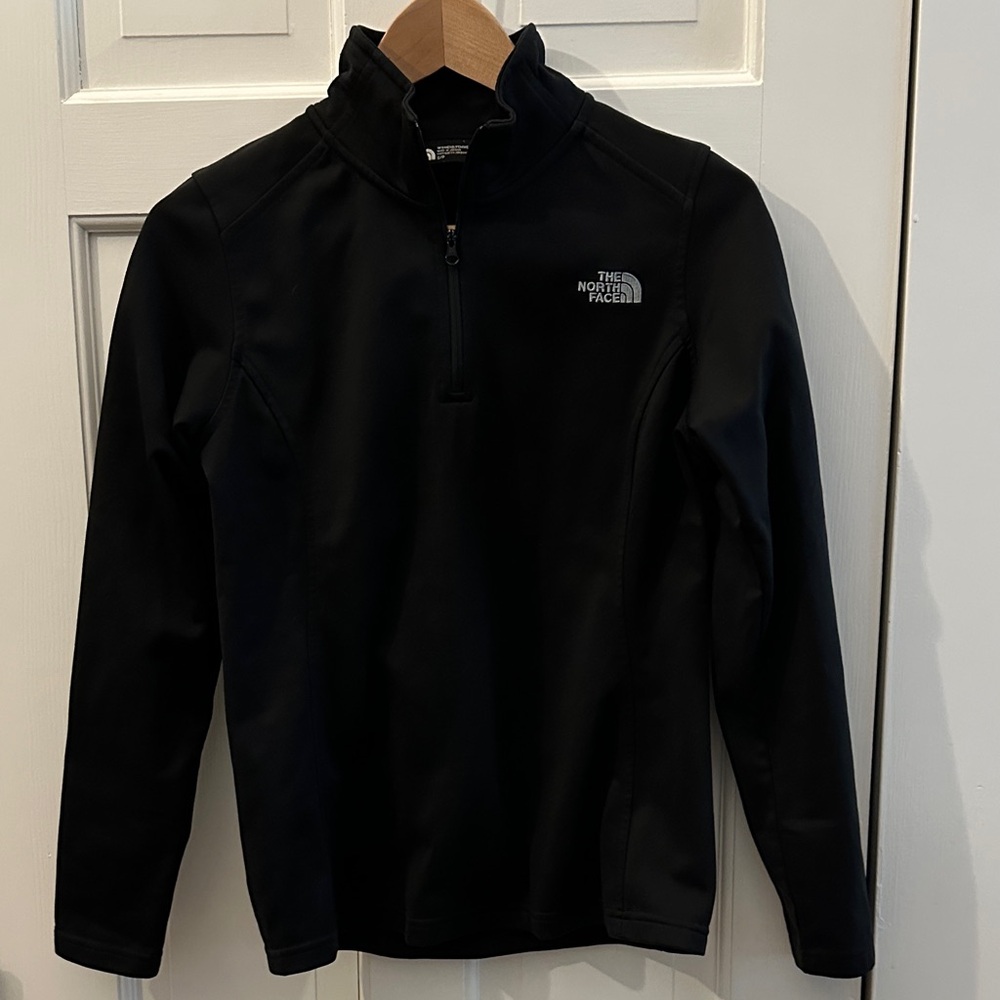 Northface three-quarter zip fleece new without tags excellent condition.